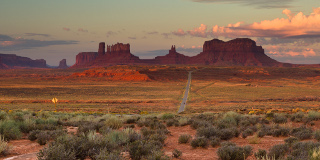 Monument Valley, photo by Les Smith